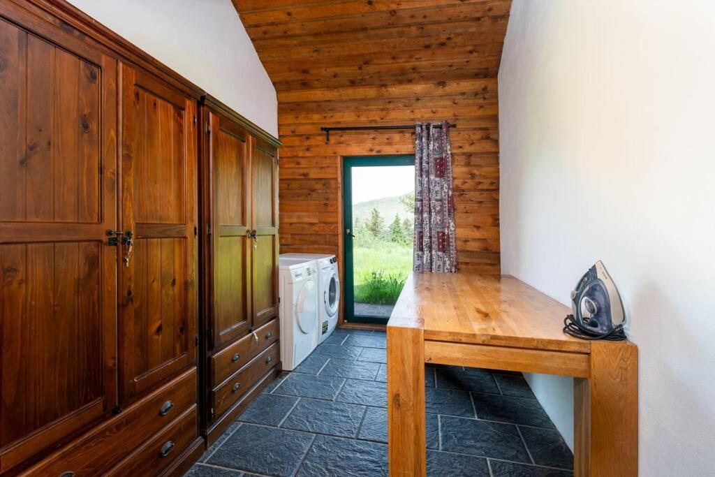 Heather Lodge With Sea And Mountain Views Leenaun Eksteriør bilde